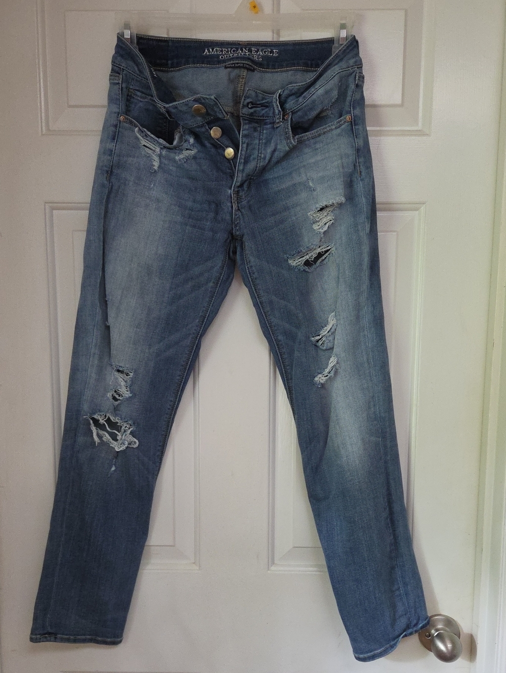 American Eagle Outfitters Light Blue Distressed Tomgirl Boyfriend Jeans